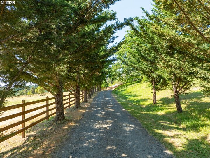Property Photo:  4005 Bennett Creek Rd  OR 97424 