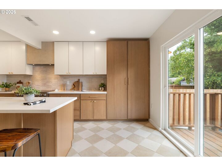 Property Photo: 6114 N Kerby Ave OR 97217