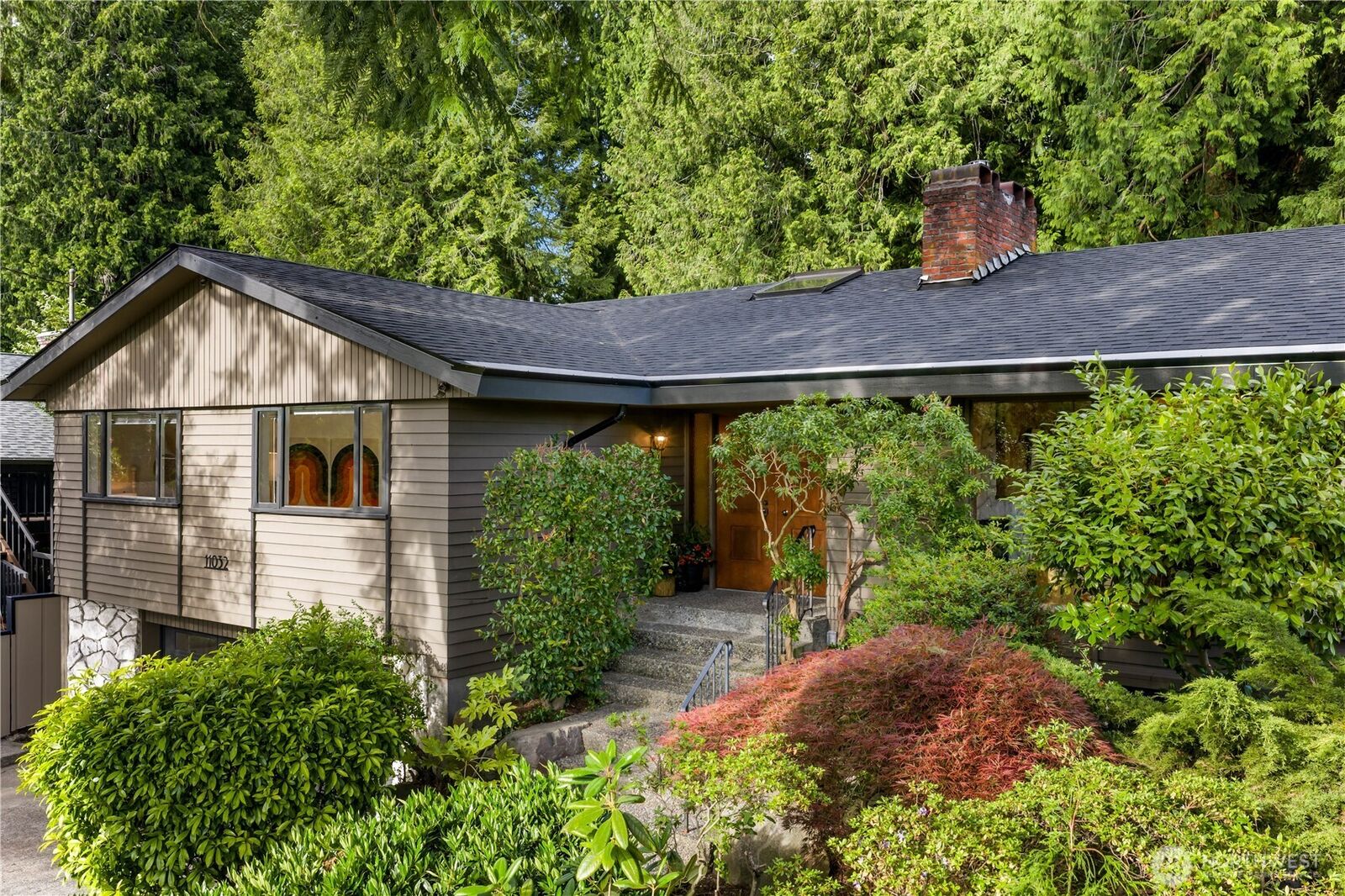 Property Photo: 11032 39th Avenue NE WA 98125