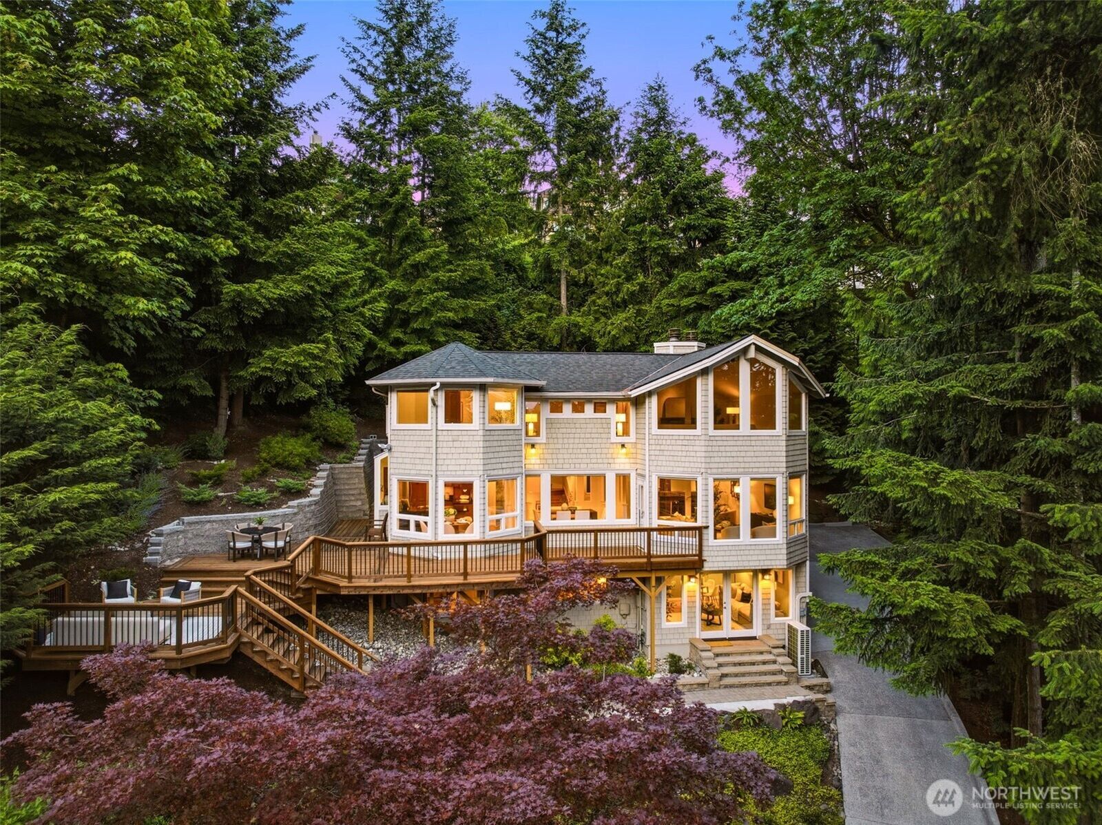 Property Photo: 11113 NE 38th Place WA 98004