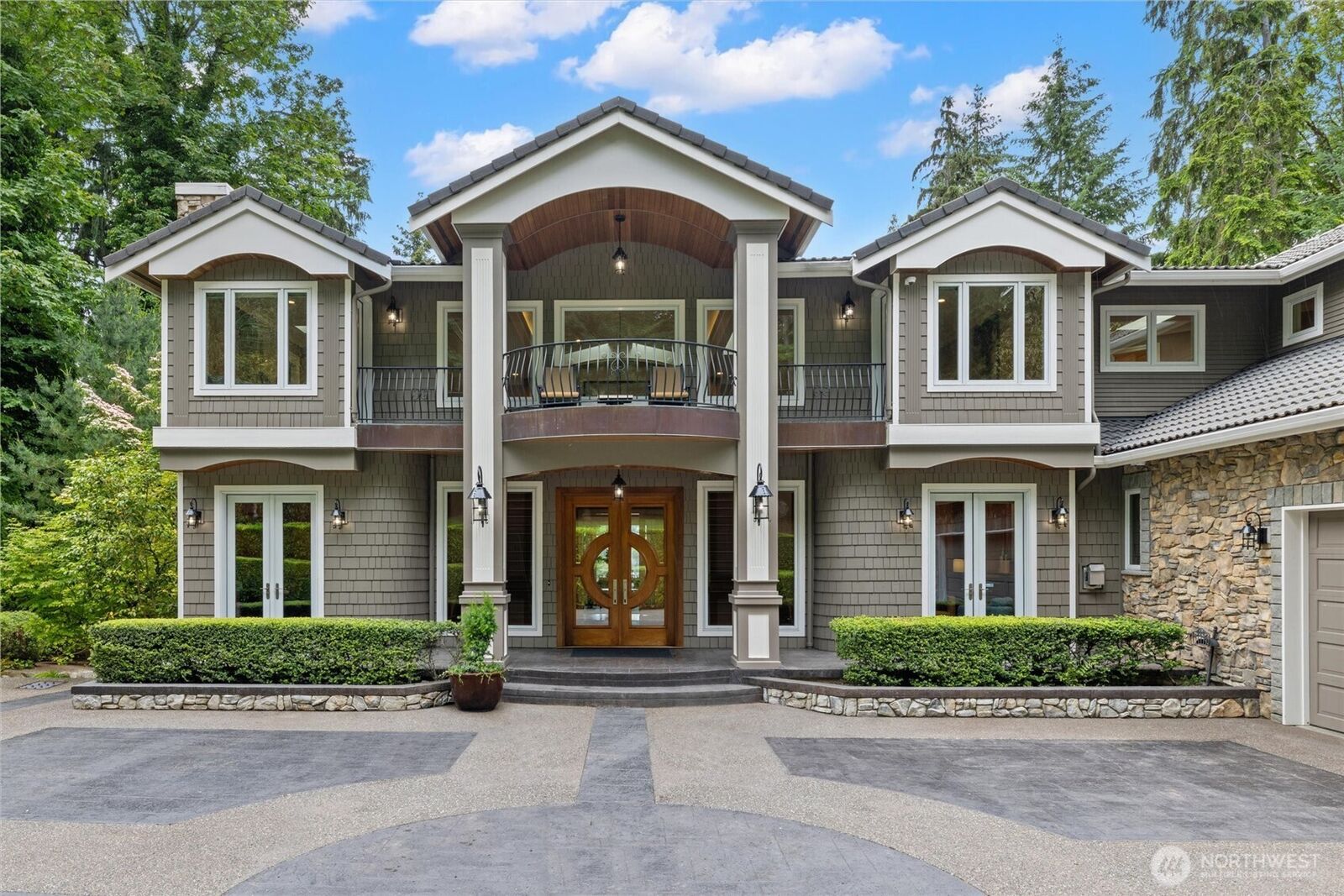 Property Photo: 6434 E Mercer Way WA 98040