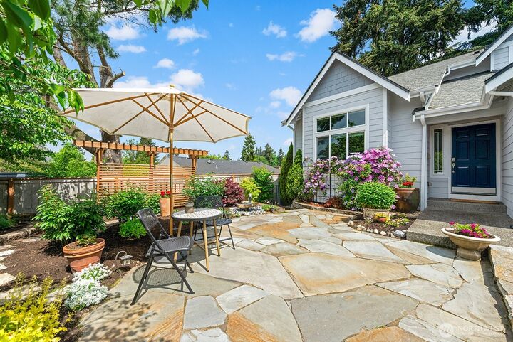Property Photo:  1706 NE 27th Place  WA 98056 
