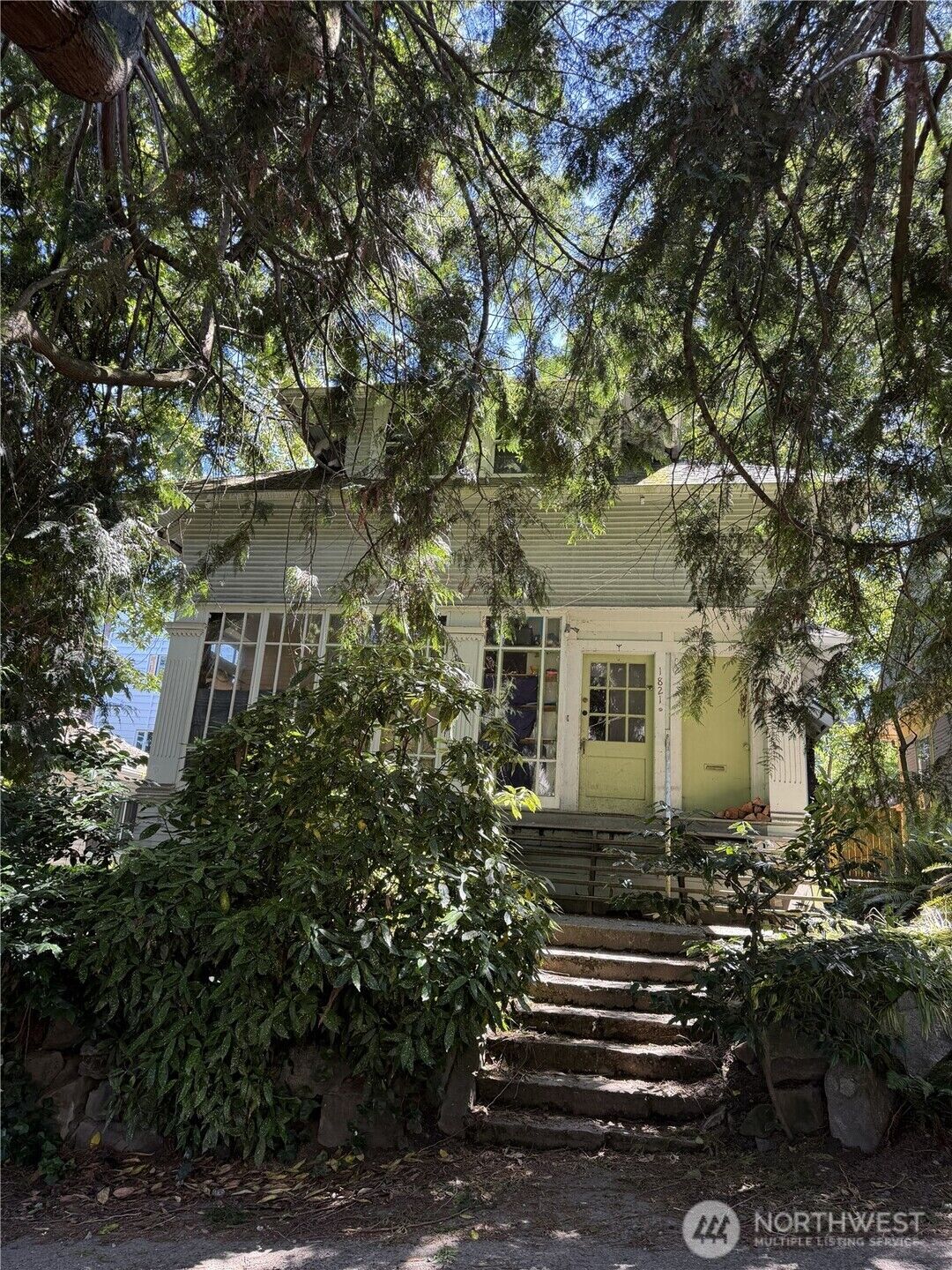 Property Photo:  1821 E Howell Street  WA 98122 