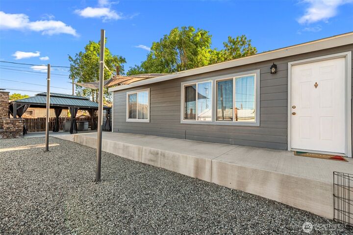 Property Photo: 3906 Malaga Avenue WA 98828