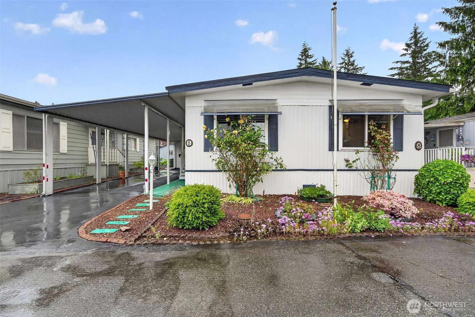 Property Photo: 1316 91st Avenue SE 8 WA 98258