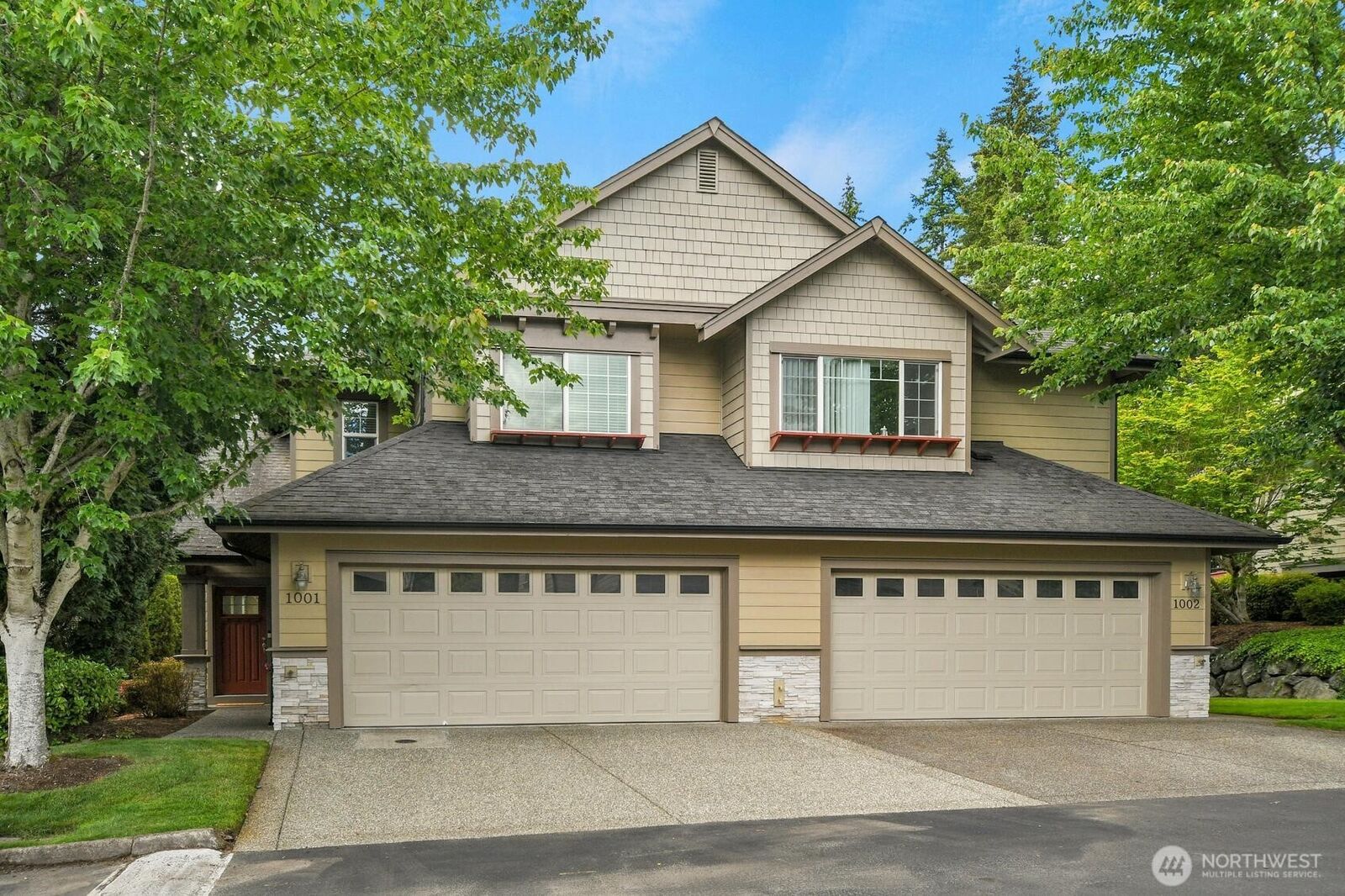 Property Photo: 13824 N Creek Drive 1001 WA 98012