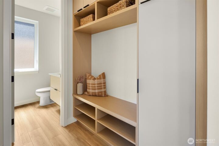 Property Photo: 543 16th Avenue W WA 98033