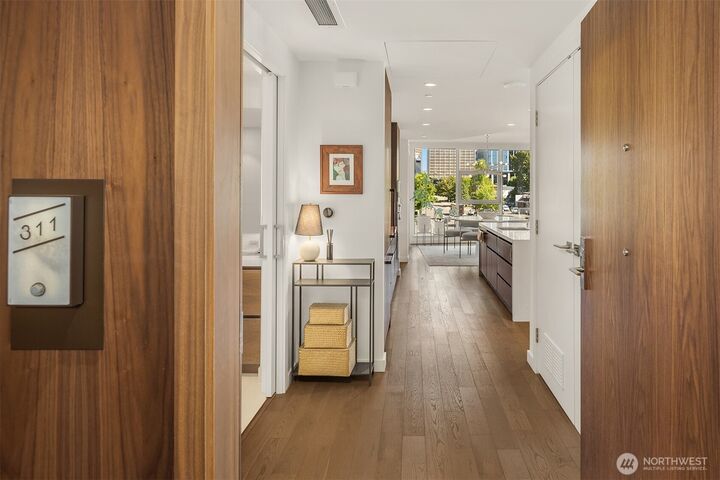 Property Photo:  188  Bellevue Way NE 311  WA 98004 