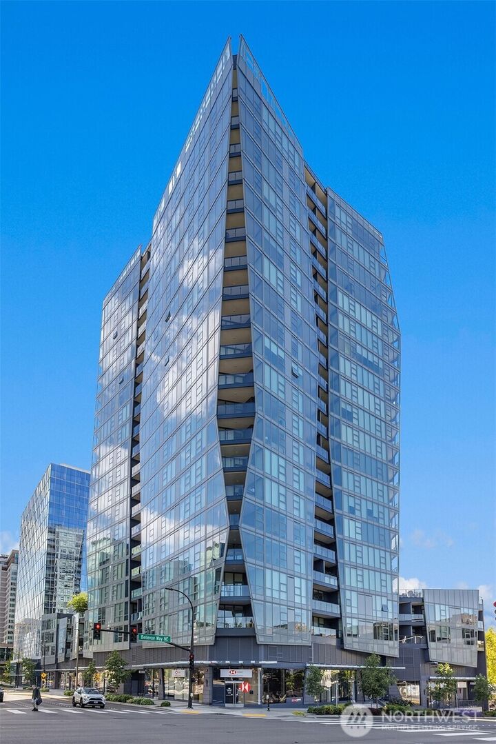 Property Photo:  188  Bellevue Way NE 311  WA 98004 