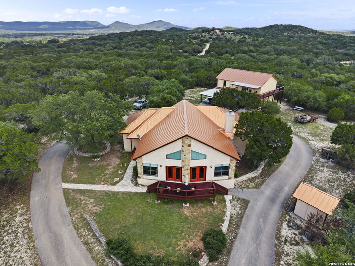 Property Photo: 573 Hondo Oaks Dr TX 78883