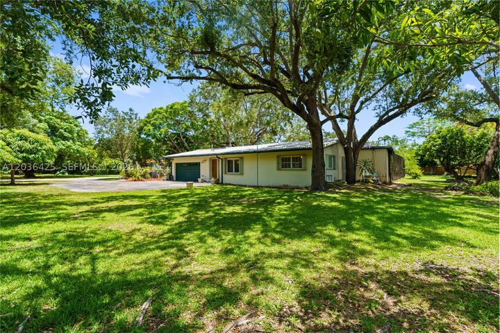 Property Photo:  15200 SW 88th Ave  FL 33157 