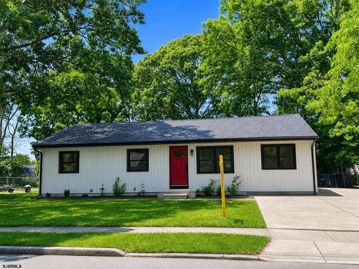 Property Photo:  10 Franklin Dr  NJ 08244 