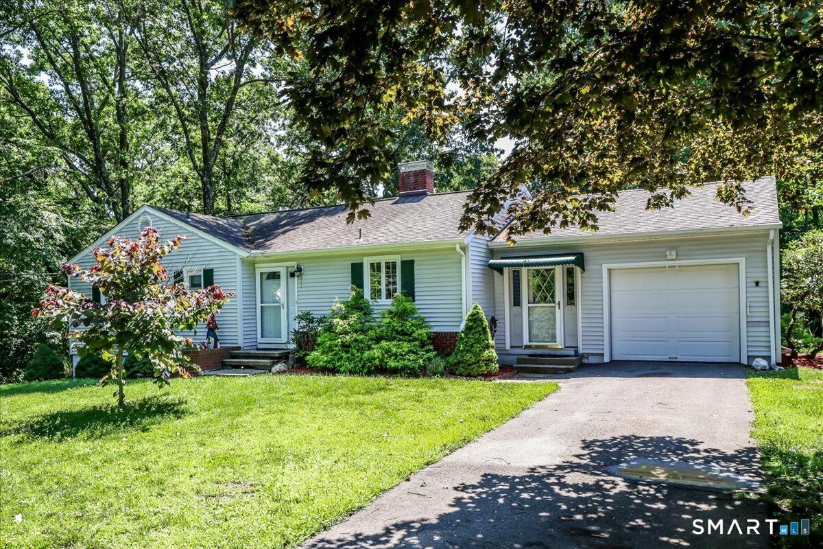 Property Photo: 7 Mohawk Circle CT 06811