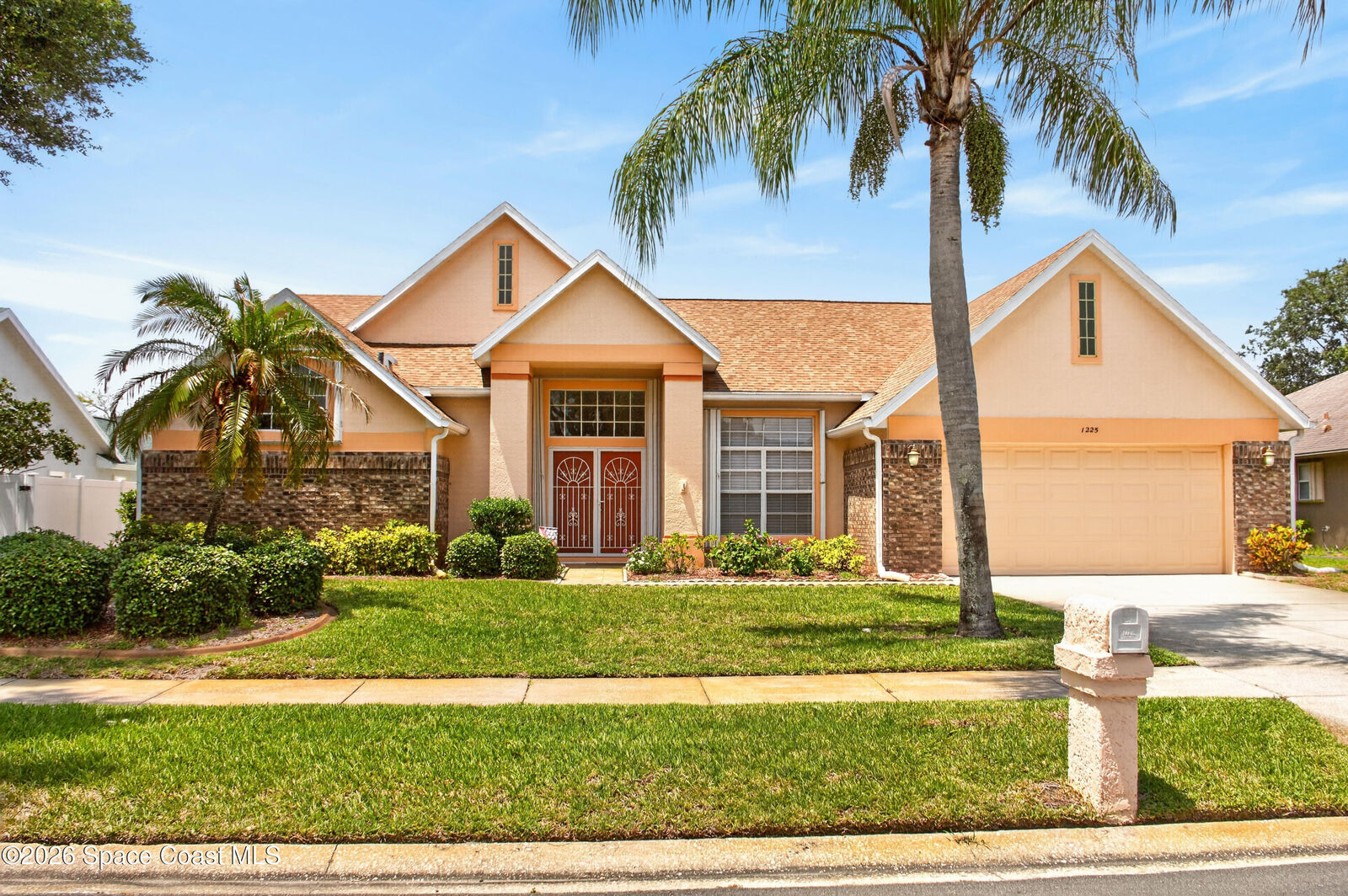 Property Photo:  1225 Pemberton Trail  FL 32950 