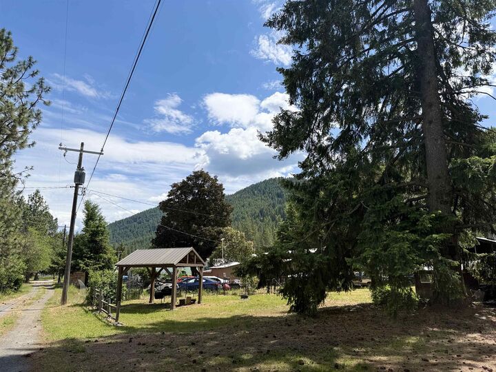 Property Photo:  1221 Minter Ave  WA 99151 