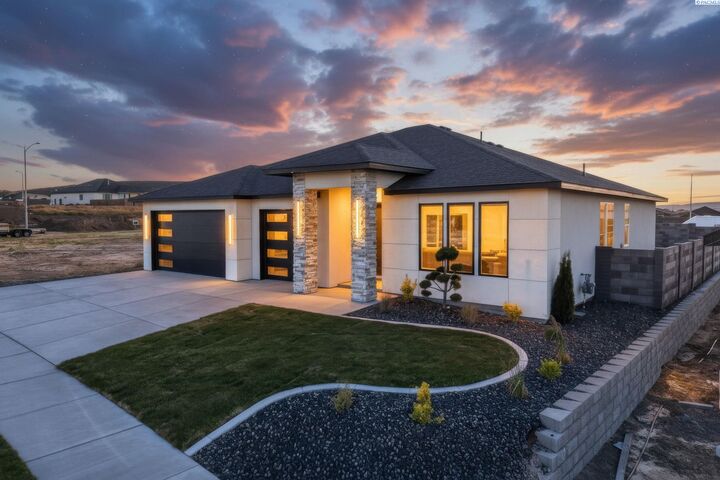Property Photo:  3021 Whitesage Ave  WA 99352 