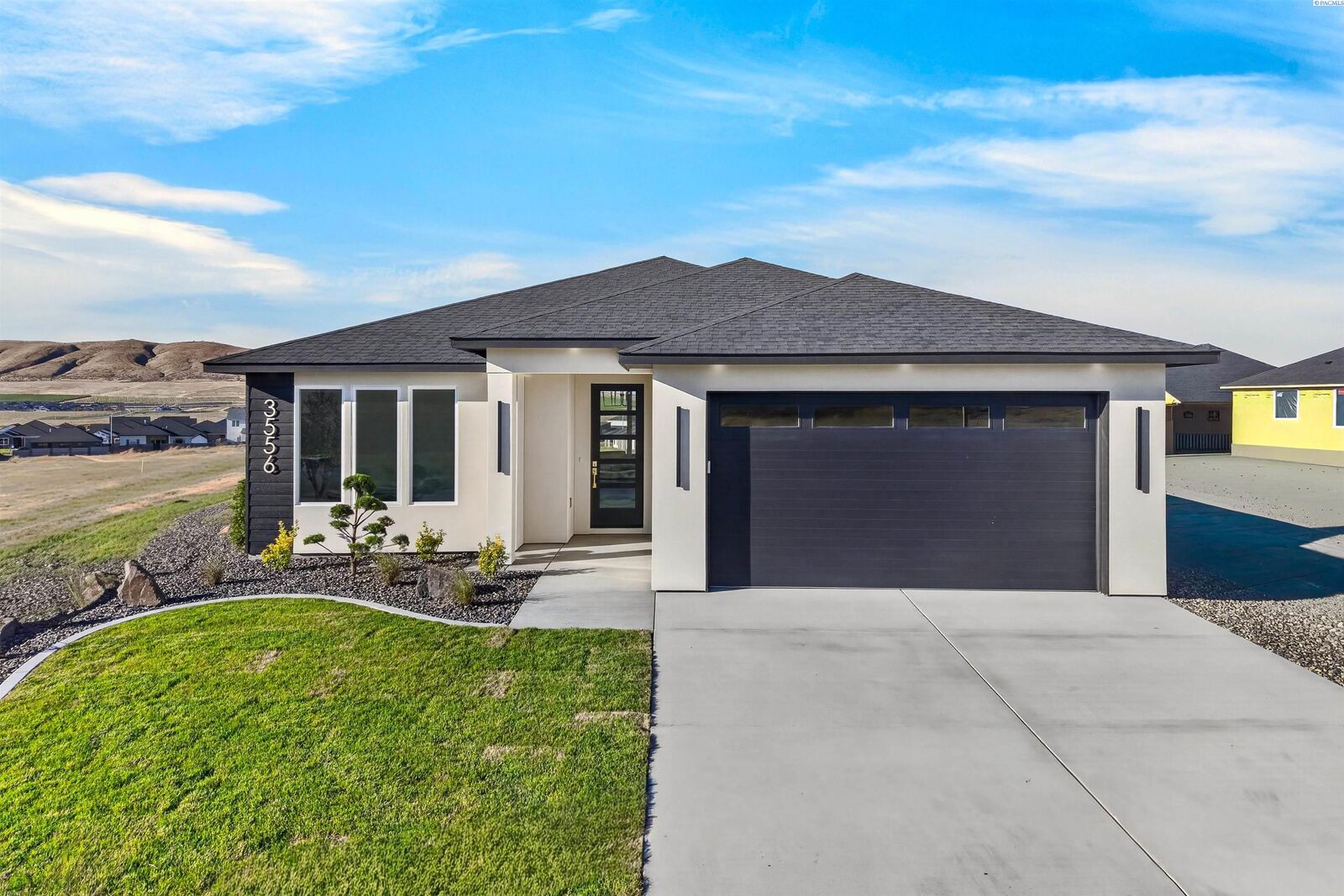 Property Photo:  3556 Nuthatch St  WA 99352 
