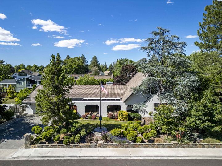 Property Photo:  234 Indian Court  WA 99354 