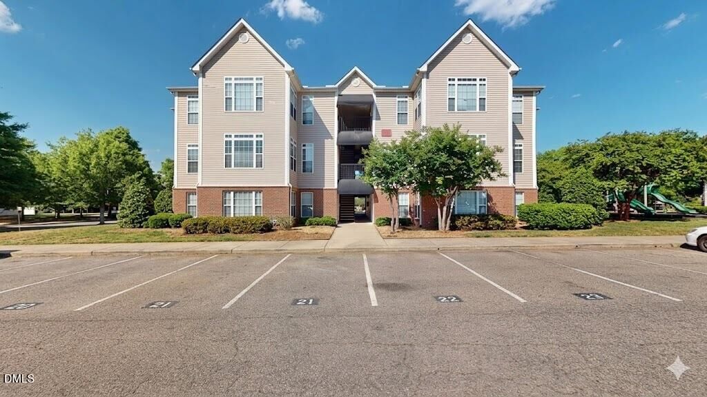 Property Photo:  2501 Hunstcroft 100  NC 27617 