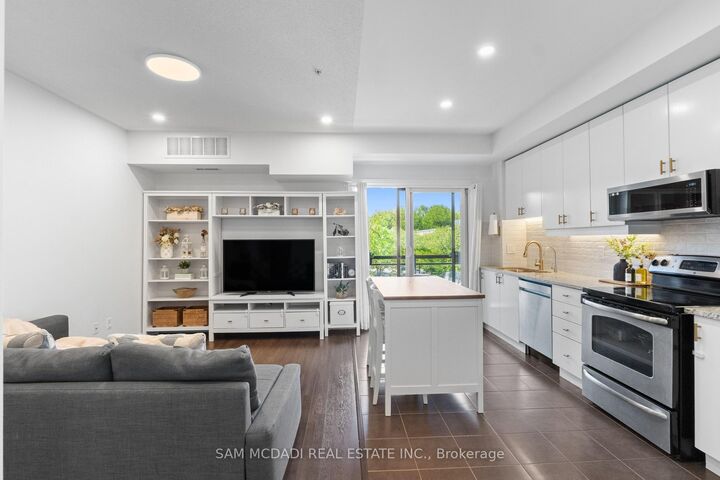 Property Photo: 570 Lolita Gardens 332 ON L5A 0A1