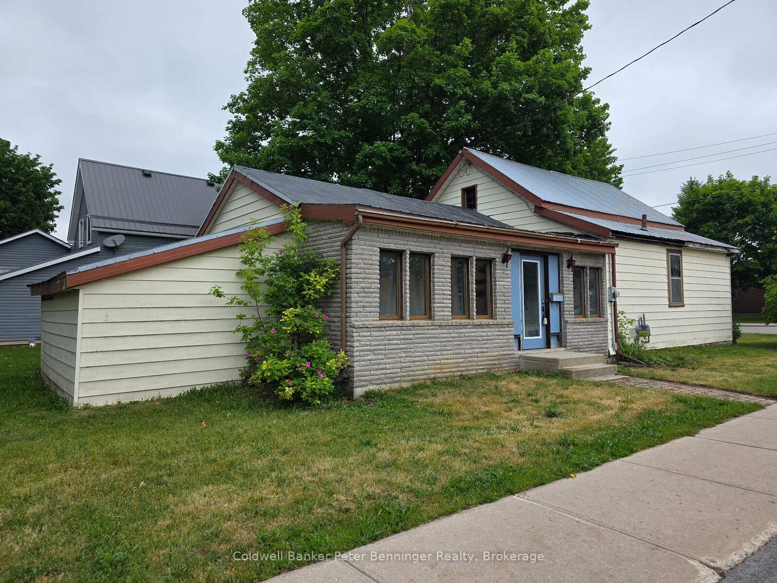 Property Photo: 21 Peter Street S ON N0G 2V0