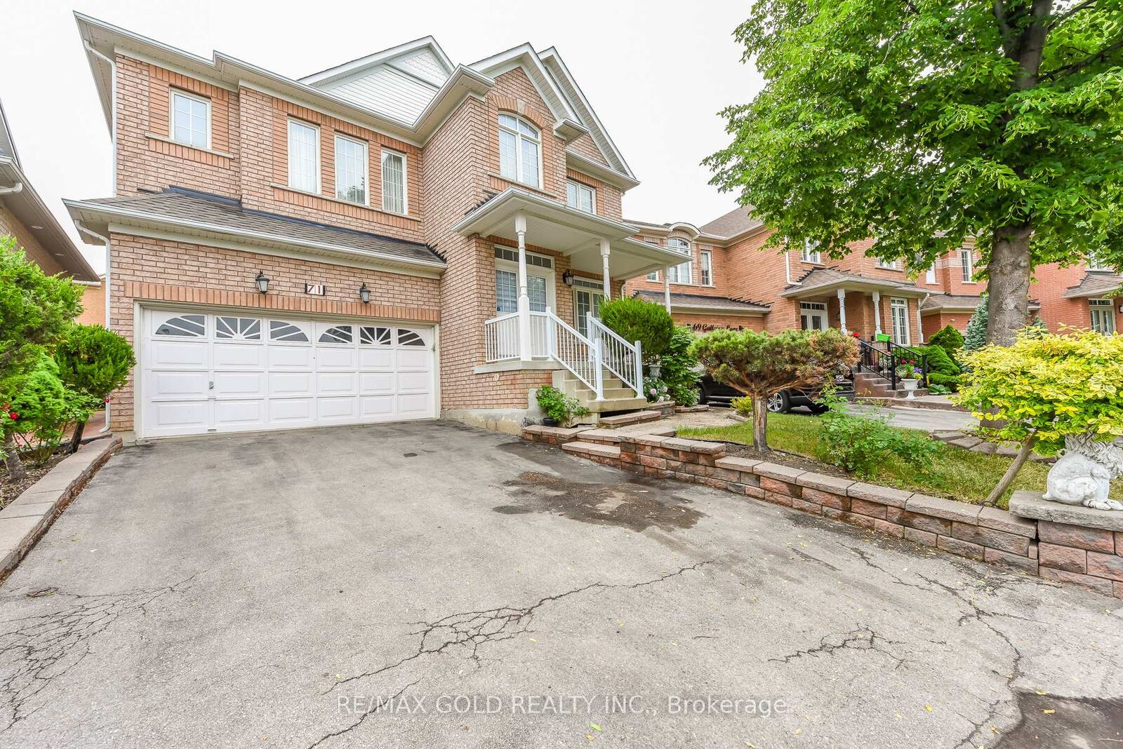 Property Photo: 71 Gallview Lane ON L6P 1S2