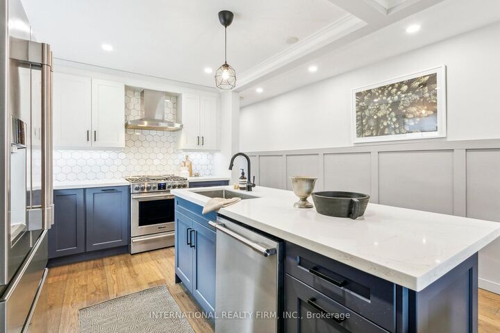 Property Photo:  50 Denison Avenue  ON M5T 2M8 