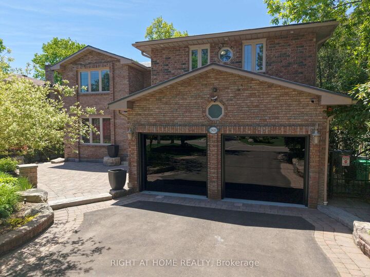 Property Photo: 2428 Old Carriage Road ON L5C 3G4