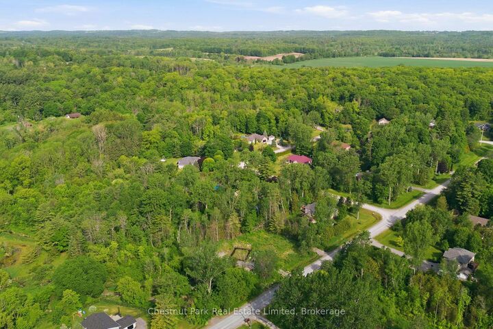 Property Photo:  40 Whispering Woods Drive  ON K8V 5P7 