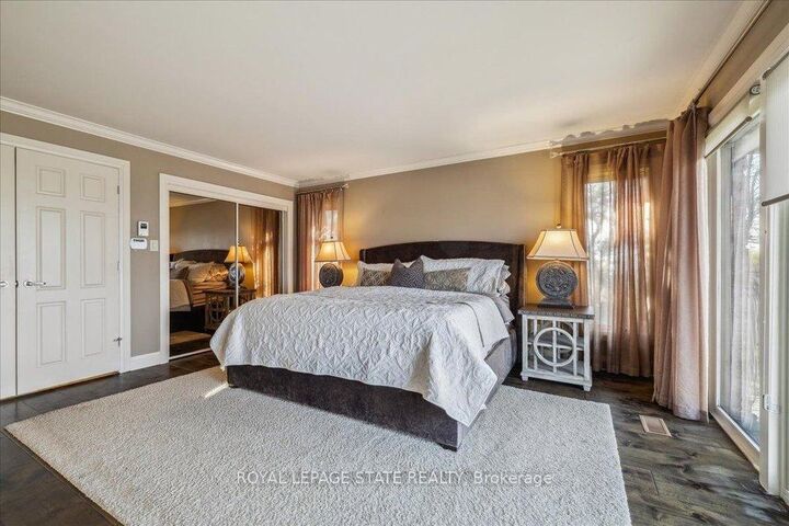 7 Lakegate Drive — photo 1