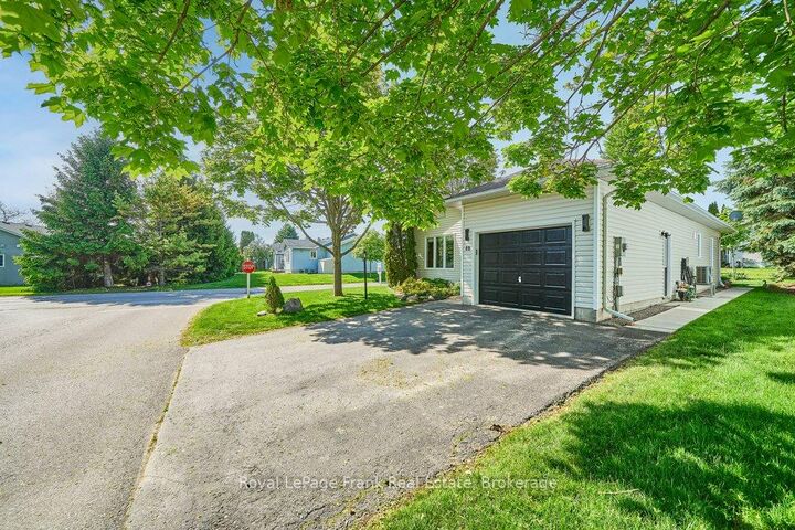 Property Photo: 40 Niagara Trail ON L1B 1L6