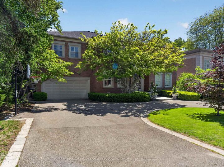 Property Photo: 3 Vernham Court ON M2L 2B3