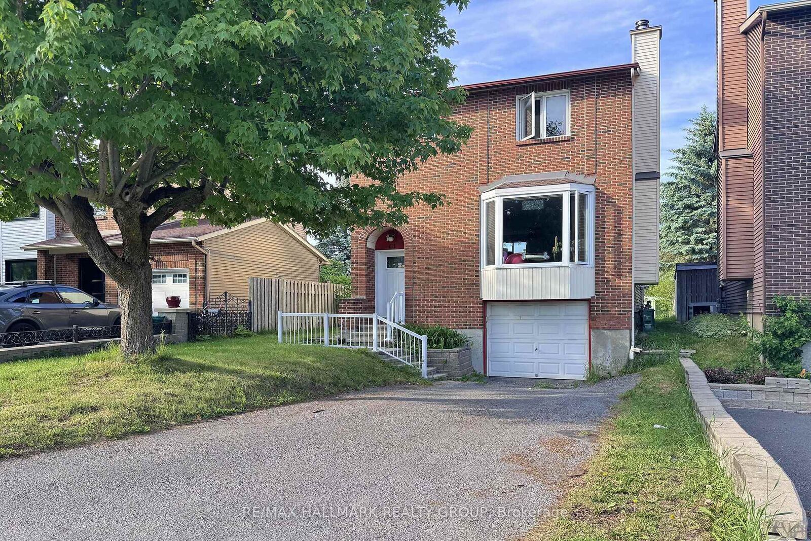 Property Photo:  13 Coolspring Crescent  ON K2E 7M7 