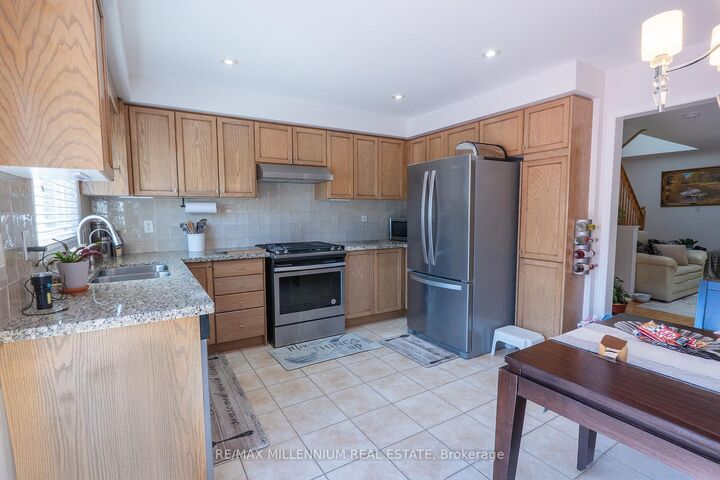Property Photo: 90 Ronan Crescent ON L4H 2J6