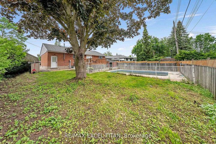 Property Photo: 66 Marion Crescent ON L4M 2L3