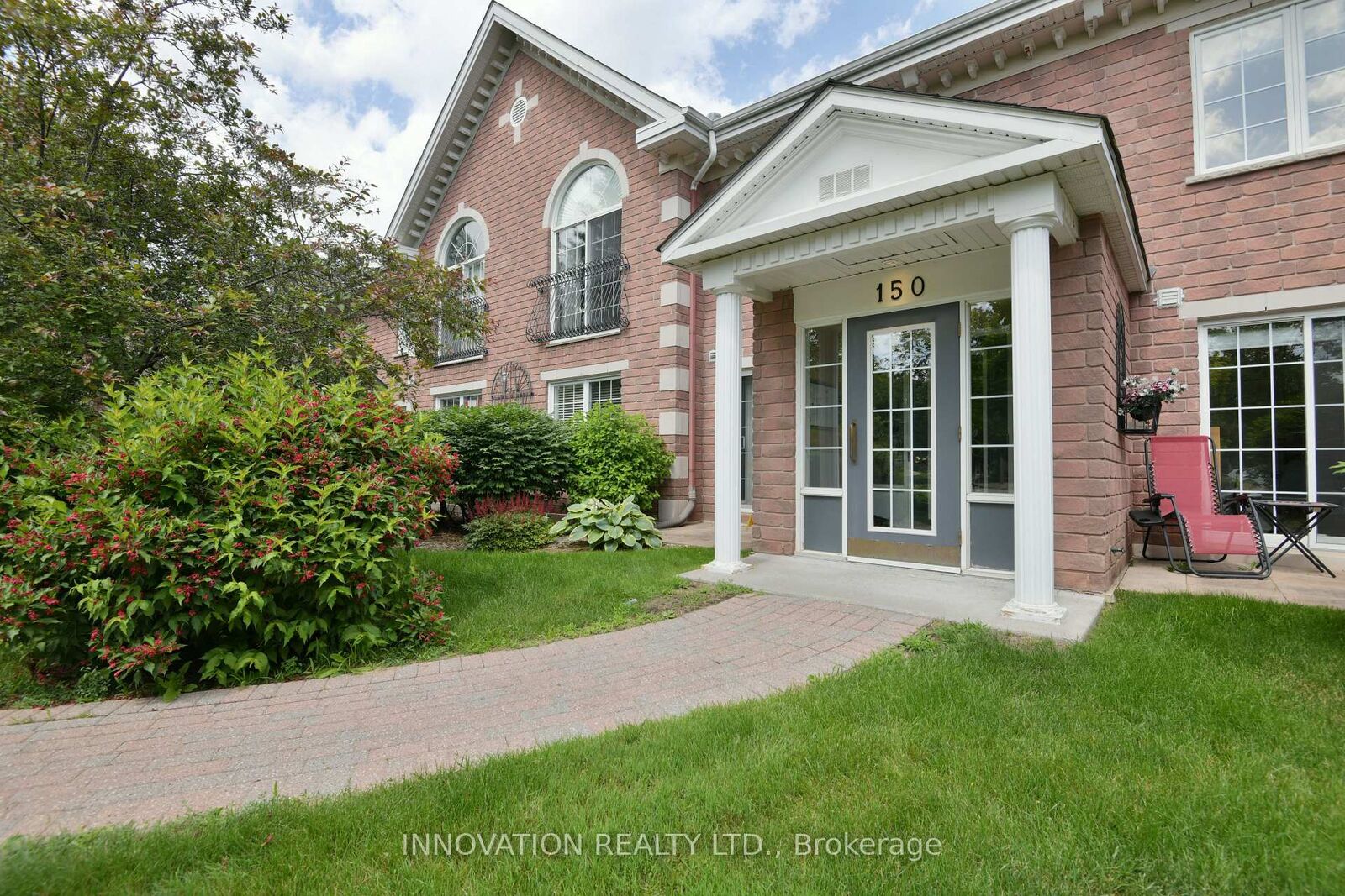 Property Photo: 150 Robson Court 2C ON K2K 2W1