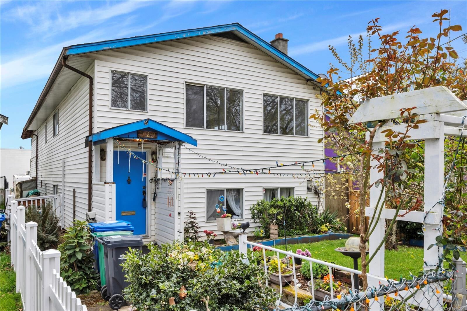 Property Photo: 229 Irwin St BC V9R 4X4