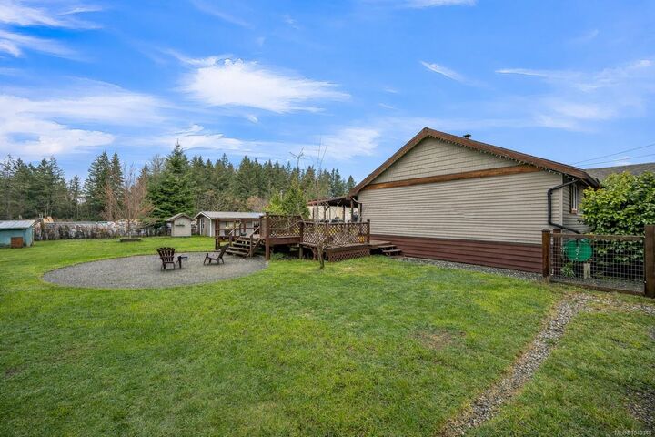 Property Photo: 5733 Island Hwy N BC V9J 1T3