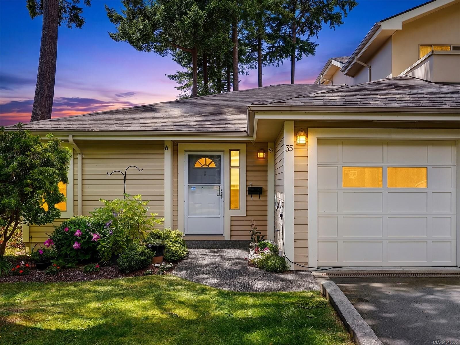 Property Photo:  909 Admirals Rd #35  BC V9A 2P1 