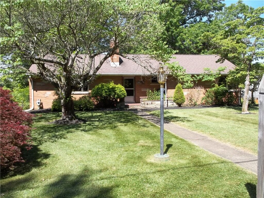 Property Photo: 121 Hillcrest Dr PA 15066