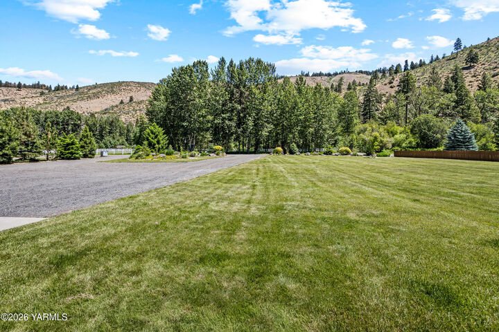 Property Photo: 280 Bedrock Ln WA 98937
