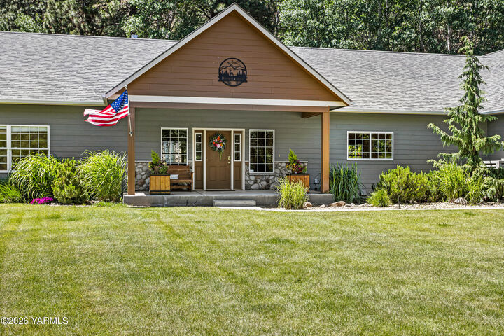 Property Photo:  280 Bedrock Ln  WA 98937 