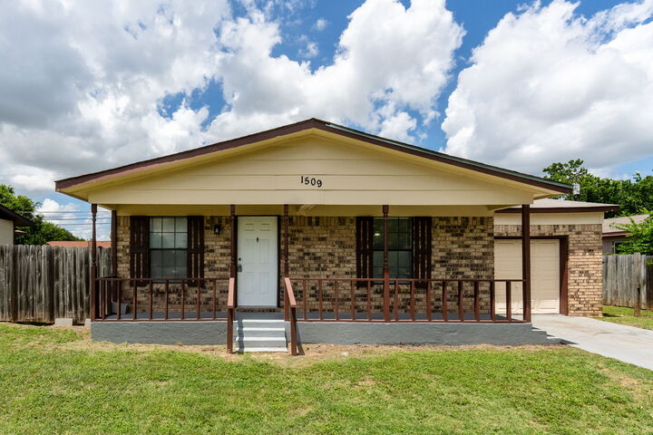 Property Photo: 1509 Anna Lee Drive TX 76549