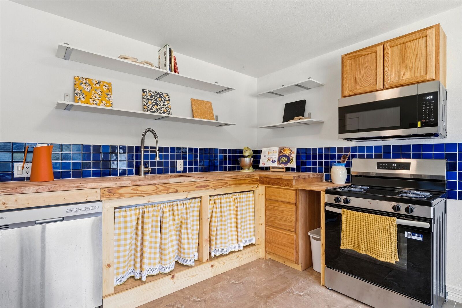 Property Photo:  2011 Castle Gate Circle  TX 78666 
