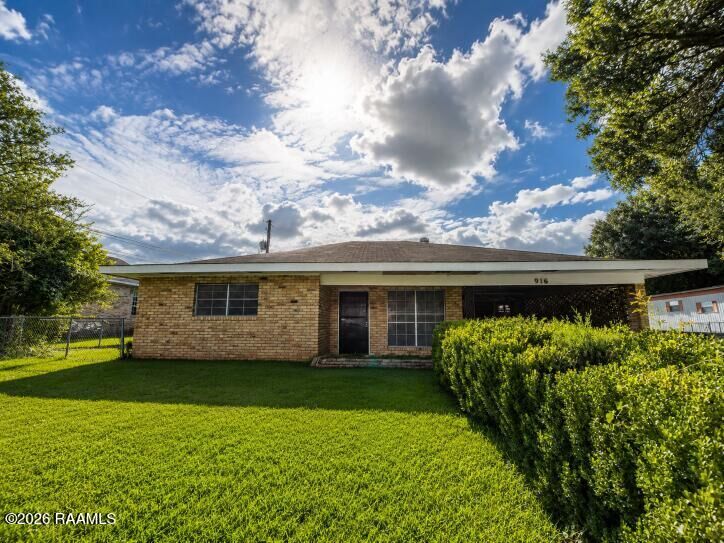 Property Photo:  916 St Martin Street  LA 70582 