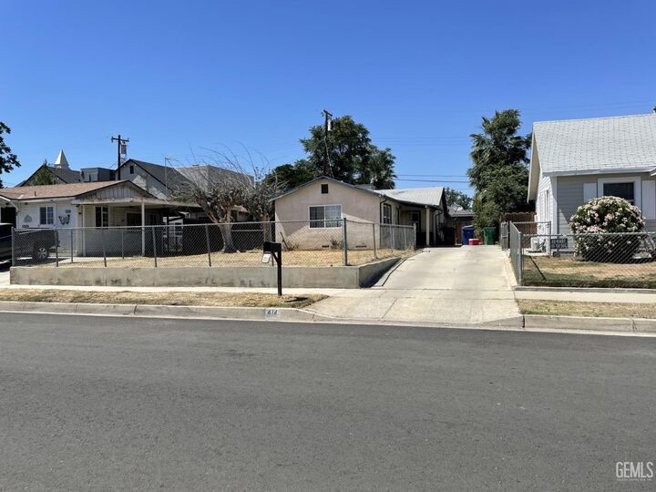 Property Photo: 414 El Tejon Avenue CA 93308