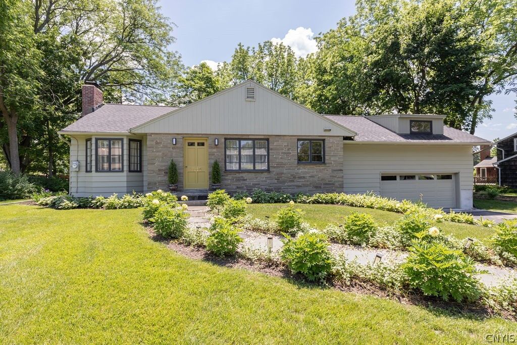 Property Photo:  7660 Somerset Lane  NY 13104 