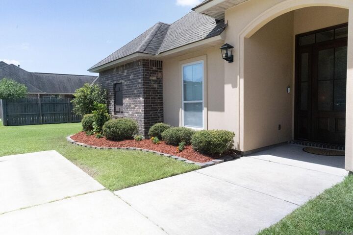 Property Photo:  33941 Kingfisher St  LA 70706 