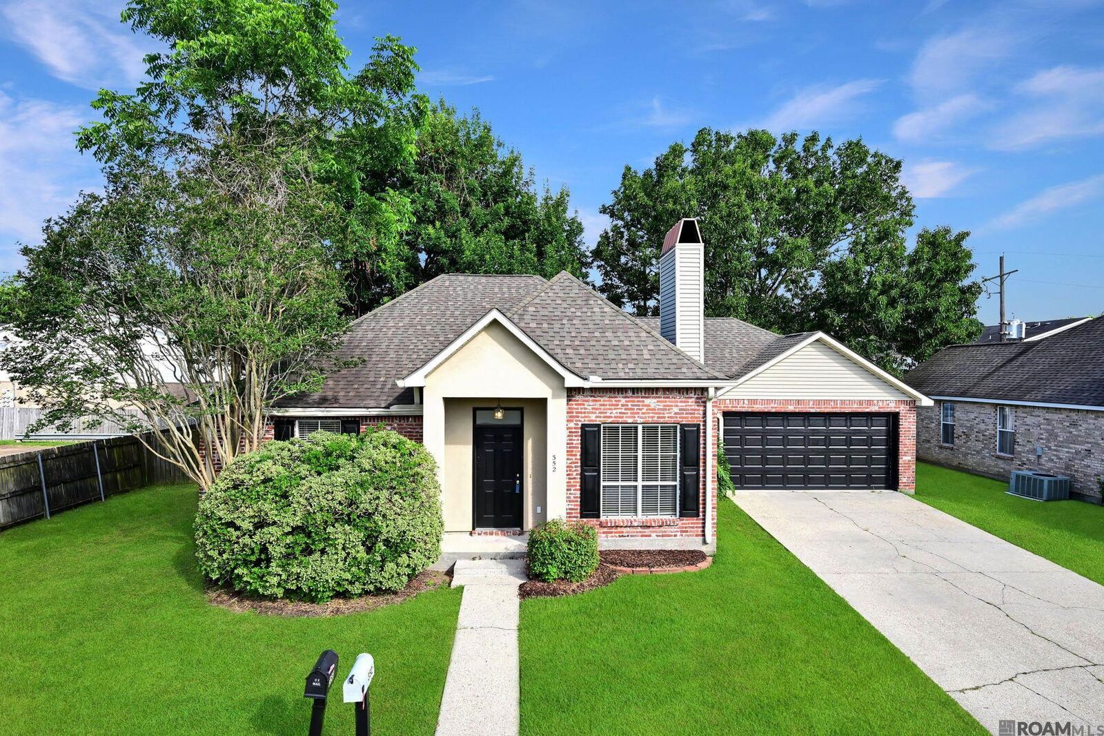 Property Photo:  352 Briarhaven Dr  LA 70810 