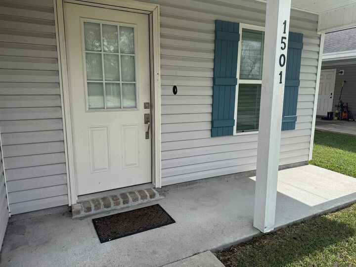 Property Photo: 1501 Ravier Ln LA 70780